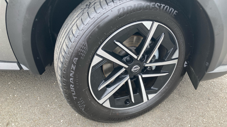 Nissan Juke 1.0 DiG-T N-Connecta 5dr Petrol Hatchback